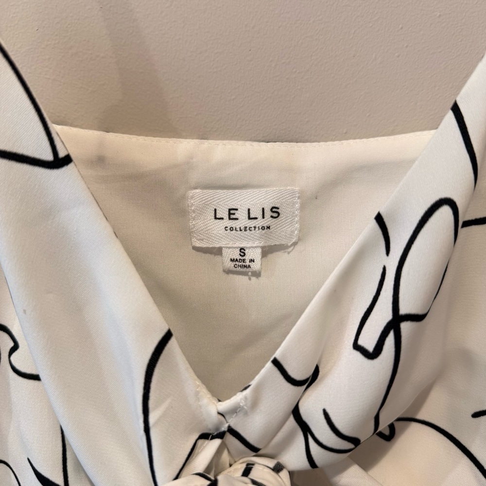Le Lis Abstract Pattern Crop Top - Picture 5 of 8